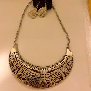 Beautiful set earrings and necklace